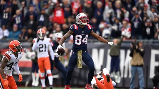 Podcast: Bedard reviews Patriots-Browns, Mac Jones with 98.5 The SportsHub Postgame show taken at Gillette Stadium (Patriots)